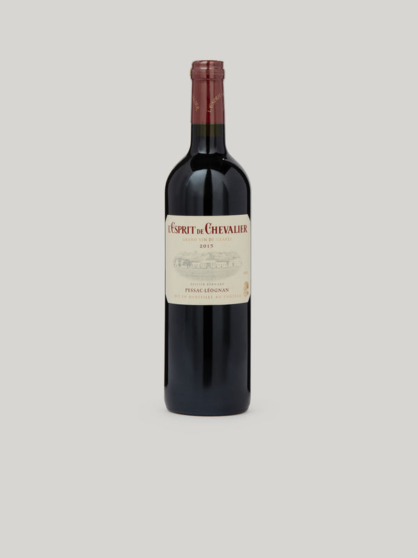 The Bernard Family by calling its second wine L’Esprit de Chevalier wanted above all for it to carry the hallmark of Chevalier and to reflect the “Spirit” of the estate, combining powerfulness and complexity but also finesse and elegance in total respect of the terroir.
