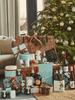 With art deco inspired homeware and Claridge’s exclusive botanical blend gin, the Mayfair Hamper is infused with the spirit of the season. A celebratory selection of still and sparkling wines, secret recipes from the Claridge’s cocktail & cookbooks to enjoy – and bursting with sweet and savoury treats including our signature Christmas pudding and iced Christmas cake.