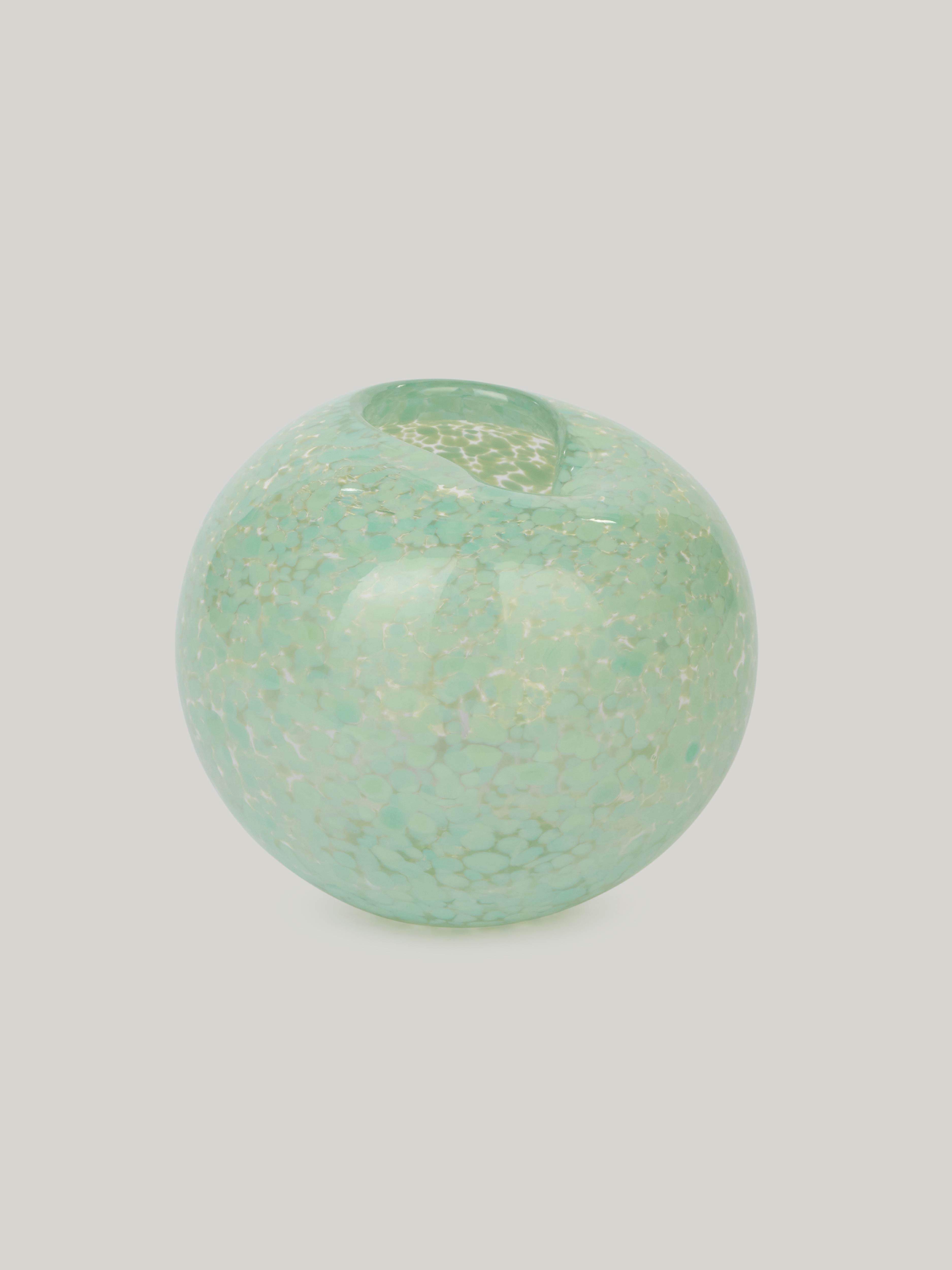 Claridge's x CURIO Jade Dewdrop Vase